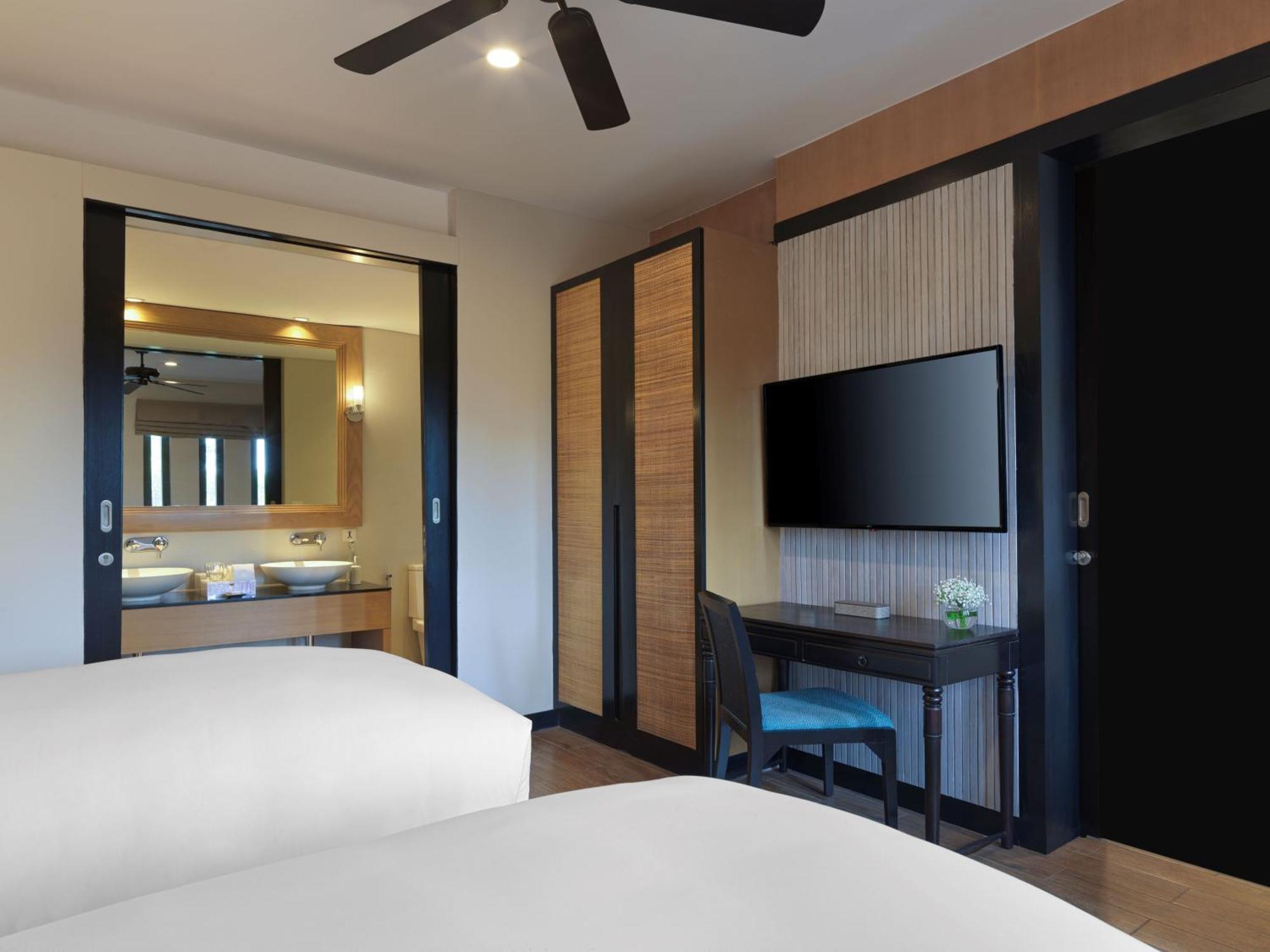 Avani Plus Mai Khao Phuket Suites Екстер'єр фото